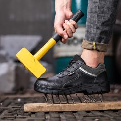 Work shoes manufacturers low-top black labour insurance shoes steel head anti-smash anti-puncture anti-slip protective shoes site safety shoes